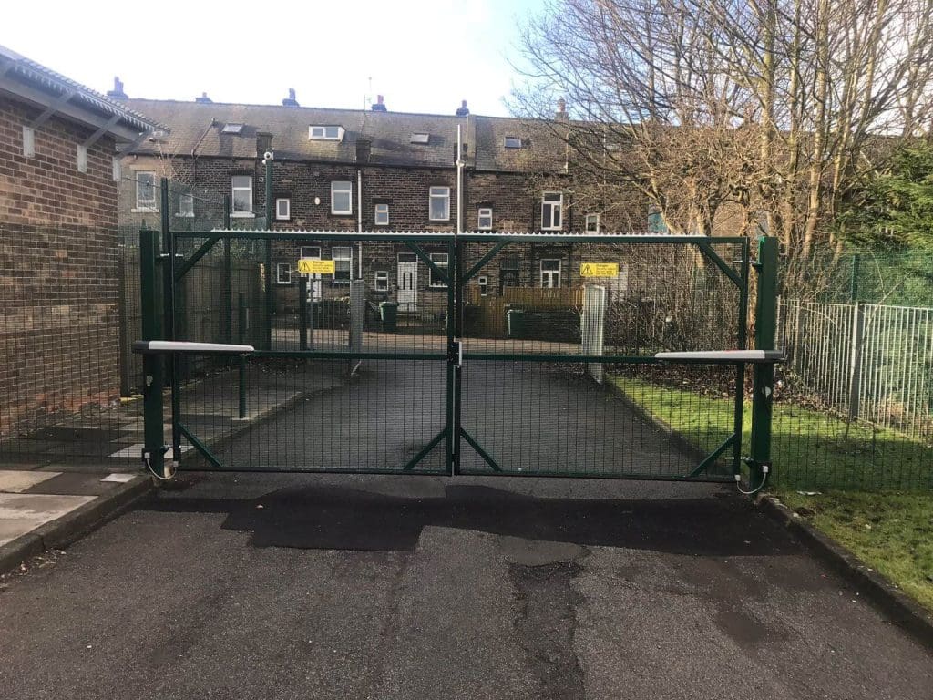 Surface Rams on Rear of Gates