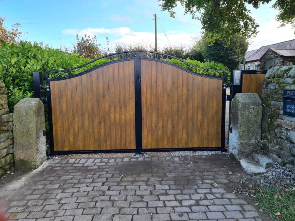 Timber effect aluminium. External View.